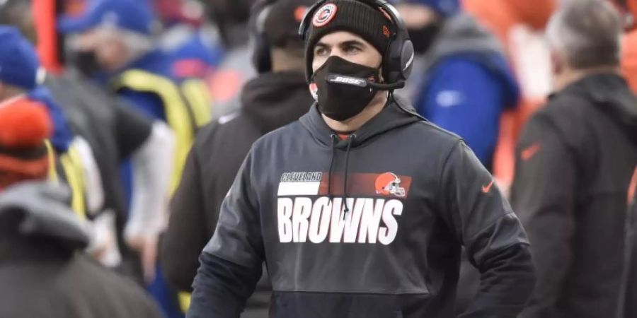 Kevin Stefanski, Cheftrainer der Cleveland Browns, kann beim Spiel gegen die Pittsburgh Steelers nicht dabei sein. Foto: David Richard/AP/dpa