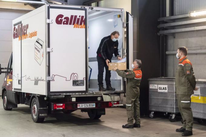 Ein privater Verteiler hat die Lieferung des Corona-Impfstoffs übernommen. Coronavirus impfstoff