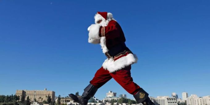 Der Weihnachtsmann in Aktion. Weihnachtsmann