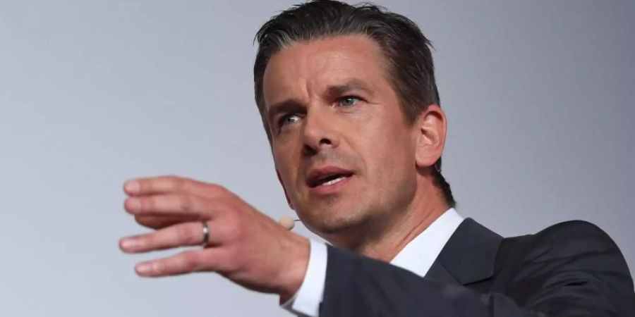 Der Moderator Markus Lanz hatte Gäste im Studio oder per Video zugeschaltet, mit denen er auf das Corona-Jahr zurückblickte. Foto: Soeren Stache/dpa