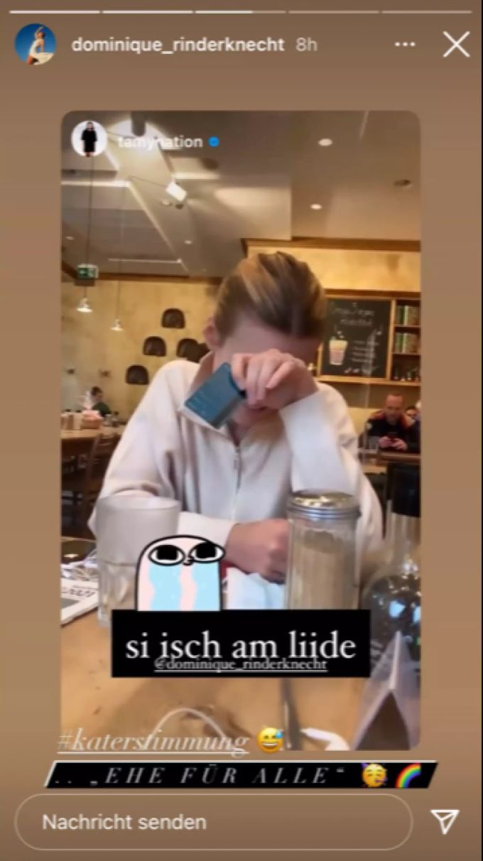 Rinderknecht leidet - sie ist verkatert. Tamy filmt die Szene. Nach einer gemeinsamen Nacht? dominique rinderknecht