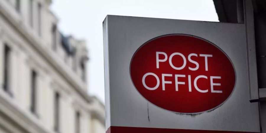 Pakete aus Grossbritannien müssen künftig durch den Zoll. Foto: Andy Rain/EPA/dpa