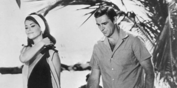 Sean Connery und Claudine Auger im April 1965 auf den Bahamas während der Dreharbeiten zu «Feuerball». Foto: Pa/PA/dpa Sean Connery und Claudine Auger im April 1965 auf den Bahamas während der Dreharbeiten zu «Feuerball». Foto: Pa/PA/dpa