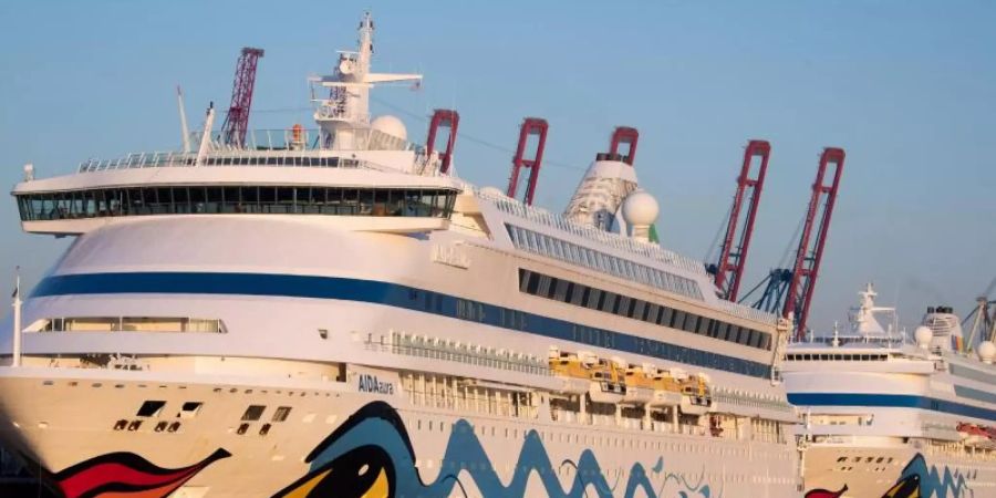 Die Rostocker Kreuzfahrtreederei Aida Cruises verlängert die Kreuzfahrt-Pause bis zum 20. März. Foto: Christian Charisius/dpa