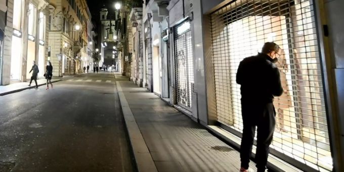 Nächtliche Strassenszene in Rom Nächtliche Strassenszene in Rom