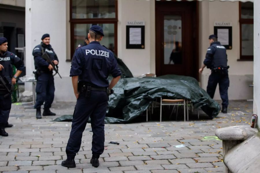 Bei dem Terroranschlag in Wien kamen mindestens fünf Personen ums Leben - darunter auch der mutmassliche Täter.