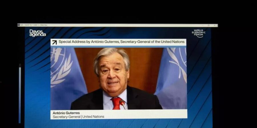 «Es besteht jetzt die klare, reale Gefahr von Mutationen. Wir müssen schnell handeln», sagt der per Video zugeschaltete UN-Generalsekretär António Guterres. Foto: Salvatore Di Nolfi/KEYSTONE/dpa