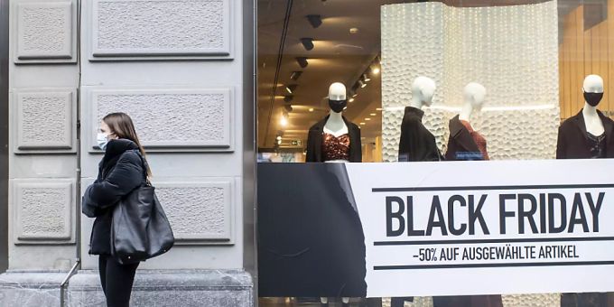 Die Schweizer Konsumenten haben sich an Black Friday und Cyber Monday in Shoppinglaune gezeigt. Vor allem die Onlinehändler haben satte Umsatzzuwächse verbucht.(Symbolbild) Die Schweizer Konsumenten haben sich an Black Friday und Cyber Monday in Shoppinglaune gezeigt. Vor allem die Onlinehändler haben satte Umsatzzuwächse verbucht.(Symbolbild)