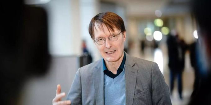 Ist gegen eine Bevorzugung von Sportlern bei den anstehenden Corona-Impfungen: SPD-Gesundheitsexperte Karl Lauterbach. Foto: Kay Nietfeld/dpa Ist gegen eine Bevorzugung von Sportlern bei den anstehenden Corona-Impfungen: SPD-Gesundheitsexperte Karl Lauterbach. Foto: Kay Nietfeld/dpa