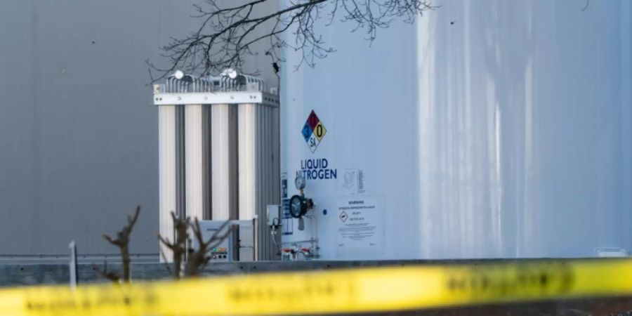 Tanks mit flüssigem Stickstoff in der Fabrik in Georgia