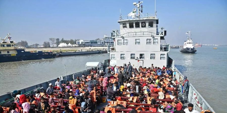 Flüchtlinge auf Schiff