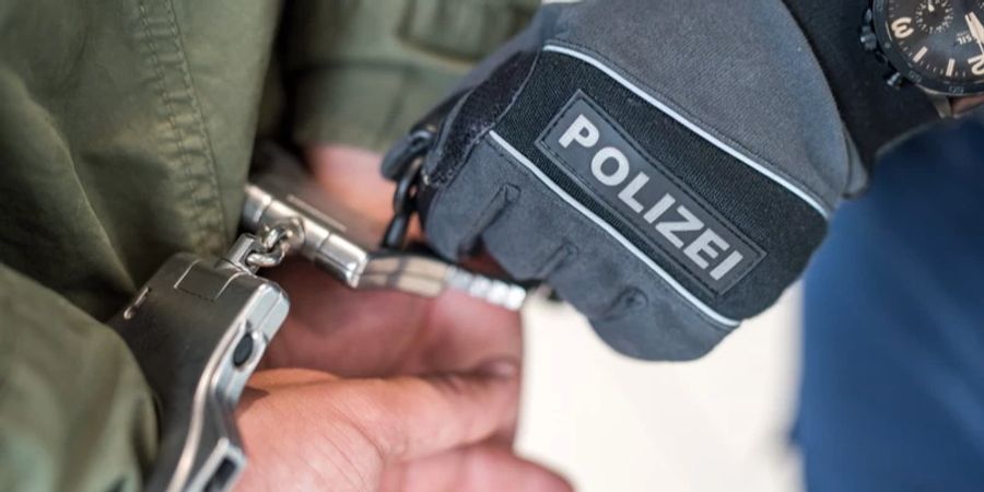 Festnahme Handschellen Polizei