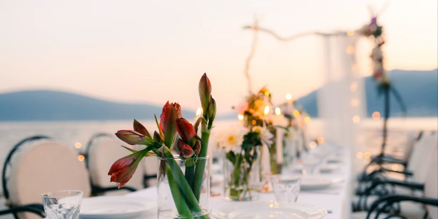 hochzeitstafel mit blumen