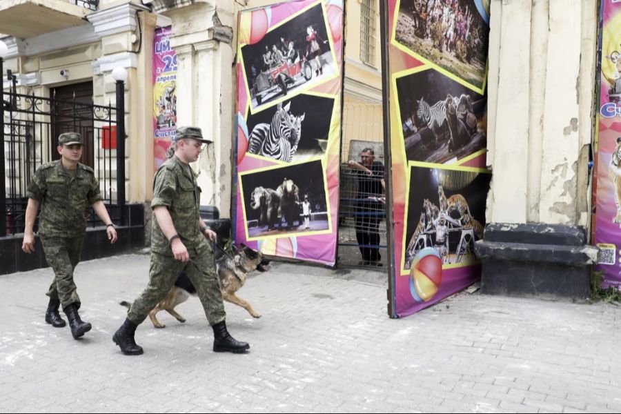 Verbrechen von Ukraine-Soldaten sollen keine Medien-Aufmerksamkeit mehr erhalten.