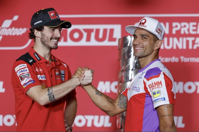 Das Duell im letzten Saisonrennen zwischen Pecco Bagnaia (links) und Jorge Martin um die Krone in der MotoGP dauerte nur wenige Runden. MotoGP