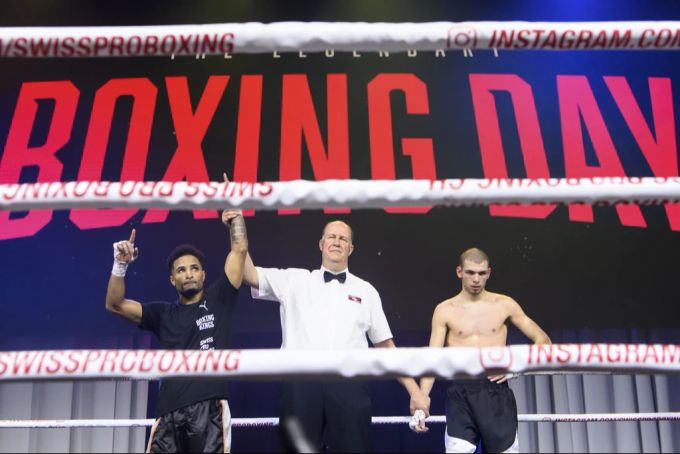 Am «Boxing Day» 2021 gab Angelo Peña sein Profidebüt. boxing day bern
