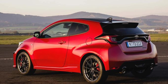 Sportlich unterwegs: Spezielles Sportfahrwerk und 18-Zoll-Leichtmetallfelgen auf dem Toyota GR Yaris Sondermodell. Toyota GR Yaris