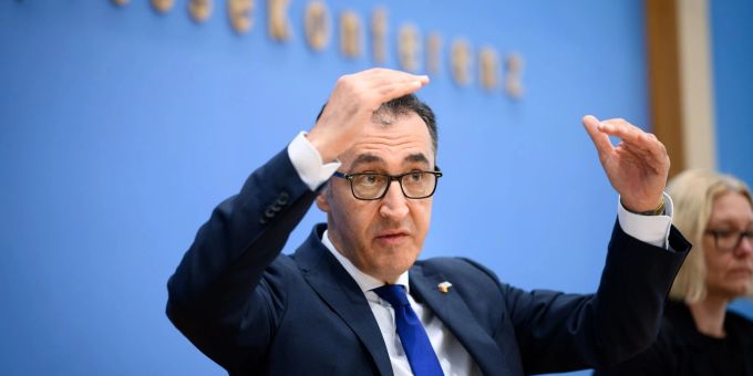 Cem Özdemir ist Bundesminister für Ernährung und Landwirtschaft. Hier bei der Vorstellung des Ernährungsreports 2023 in Berlin. Cem Özdemir ist Bundesminister für Ernährung und Landwirtschaft. Hier bei der Vorstellung des Ernährungsreports 2023 in Berlin.