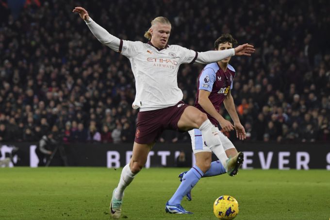 Erling Haaland verletzte sich im Spiel von Manchester City gegen Aston Villa am Fuss. Erling Haaland Manchester City