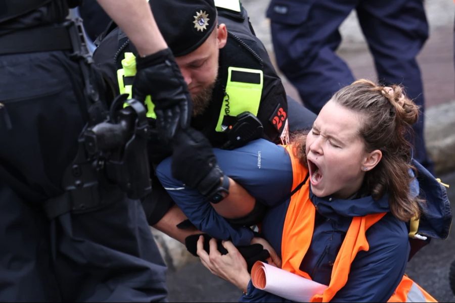 Für die «Letzte Generation» reiste er zwei Jahre durch Deutschland, beteiligte sich an 60 Strassenblockaden und klebte sich 25 Mal fest. (Symbolbild)