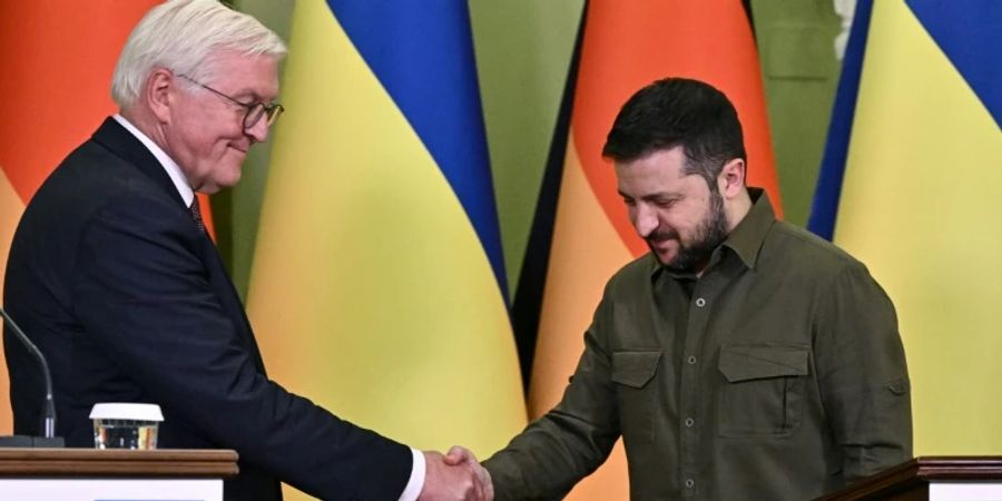 Steinmeier (l.) und Selenskyj