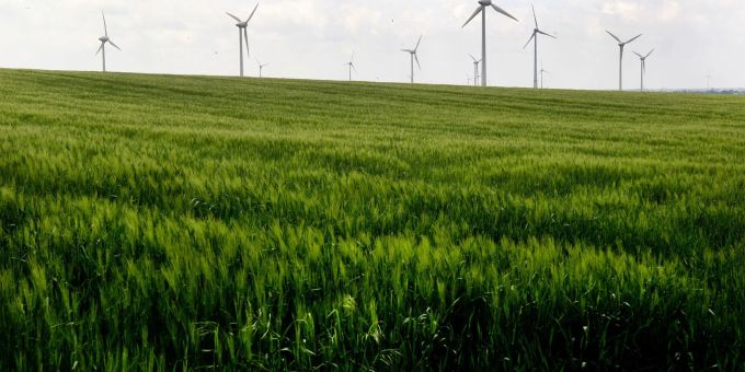 Weisen die Herausgeber von europäischen Anleihen nach, dass sie grüne und klimafreundliche Projekte finanzieren, erhalten sie künftig das neue EU-Label. Weisen die Herausgeber von europäischen Anleihen nach, dass sie grüne und klimafreundliche Projekte finanzieren, erhalten sie künftig das neue EU-Label.