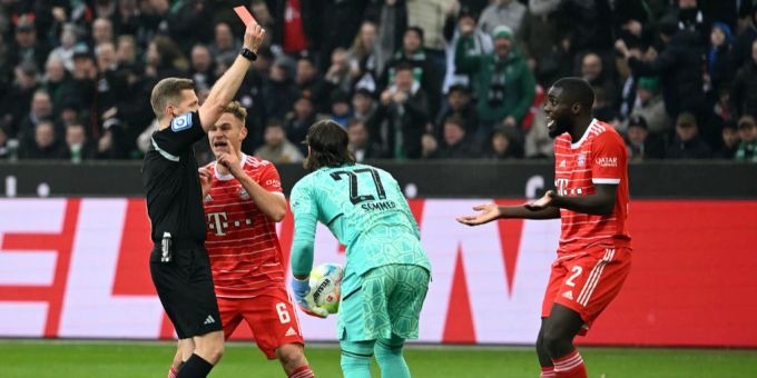 Bayern München spielt bei der Rückkehr von Yann Sommer nach Gladbach bereits nach acht Minuten in Unterzahl. Bundesliga