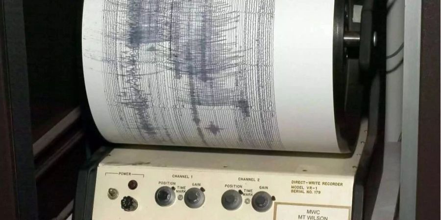 Laut British Geological Survey gibt es zudem keinen Zusammenhang zwischen Erdbeben und Gezeiten, die vom Mond ausgelöst werden.