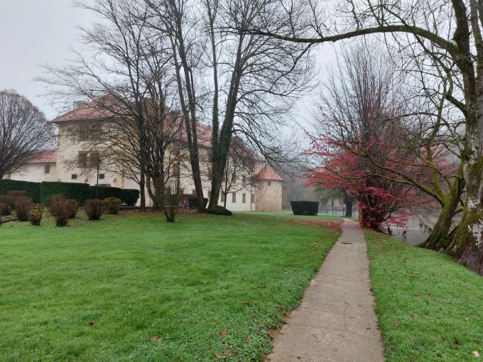 Im Schlossgarten Otocec. Schlossgarten