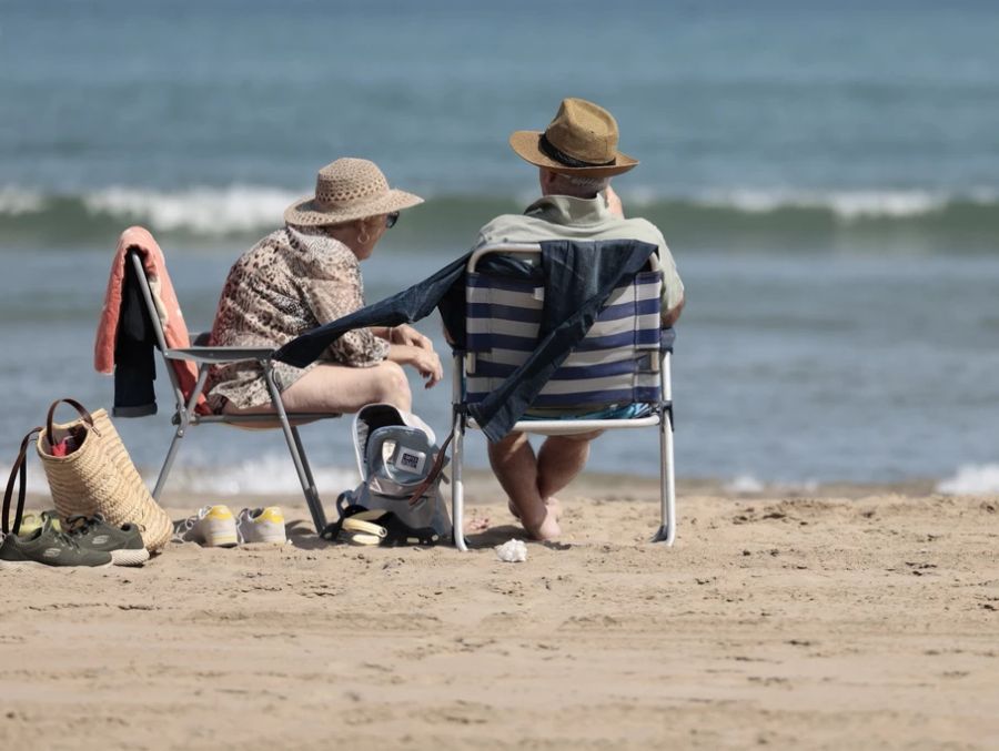 In Valencia zog es Menschen bei 30 Grad am Wochenende an die Strände.