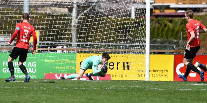 Torhüter Zbinden hielt seine Manschaft lange im Spiel. FC Münsigen