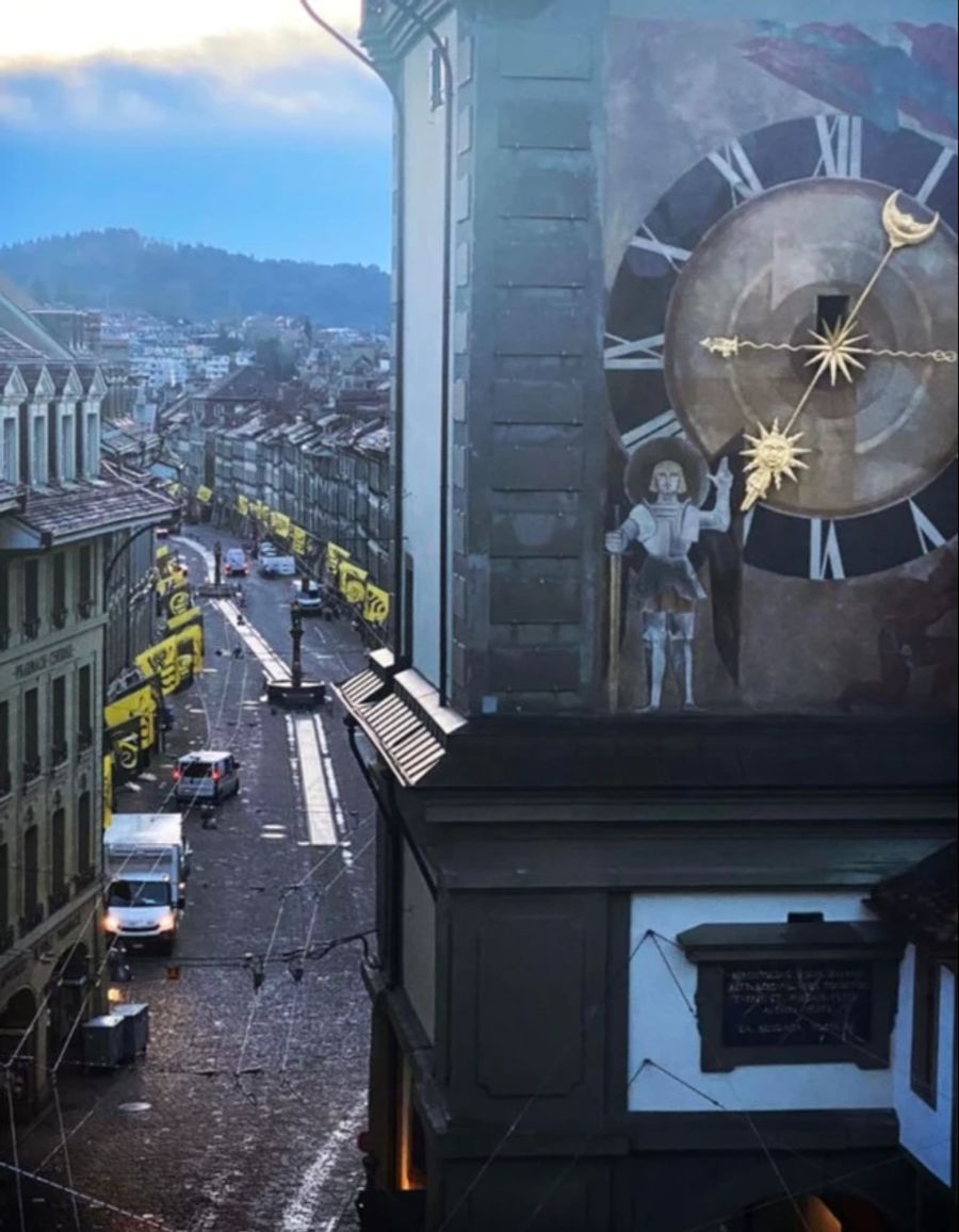 Die geschmückte Bundesstadt mit Blick in die Altstadt von oben.