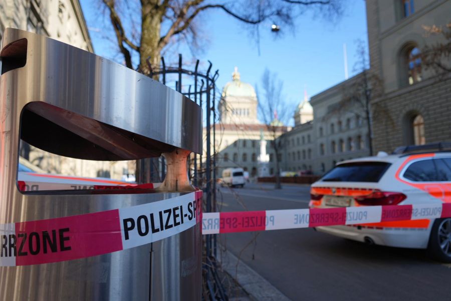 POLIZEI EINSATZ BUNDESHAUS