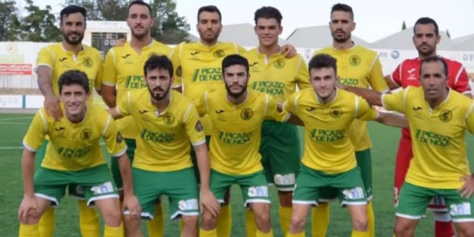 Die Spieler von CD Atlético Tomelloso. Sie wurden von zwei gegnerischen Fans im SUV angegriffen. CD Atlético Tomelloso