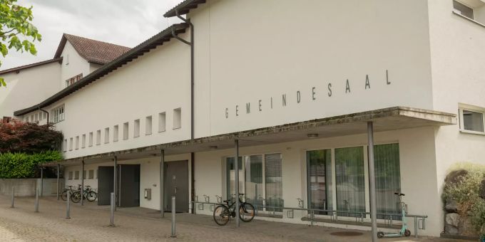 Der Gemeindesaal bei Niederbüren im Kanton St.Gallen. Der Gemeindesaal bei Niederbüren im Kanton St.Gallen.