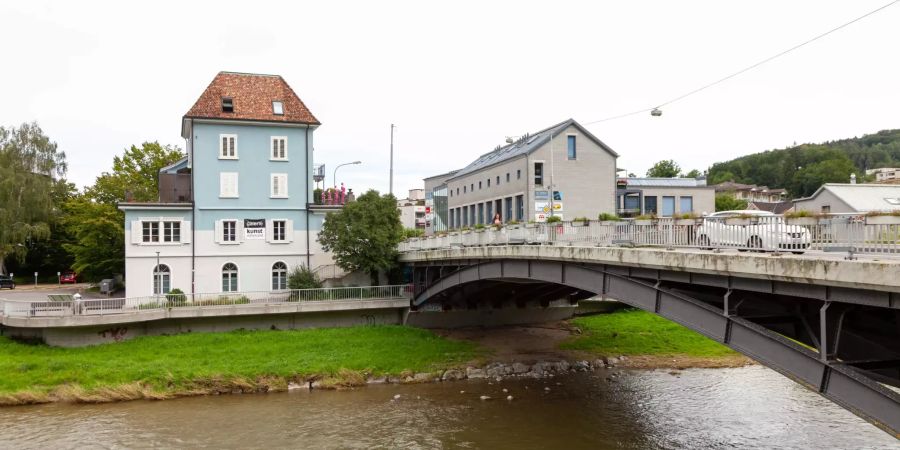 Aussicht auf die Bahnhofbrücke in Adliswil.