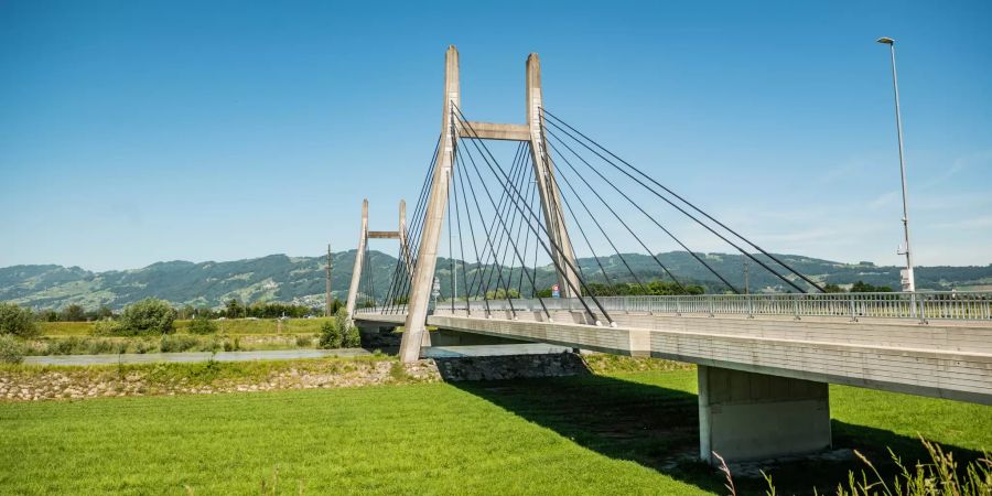 Die Rheinbrücke in Diepoldsau (SG).