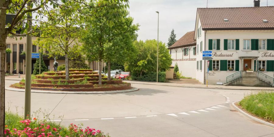 Autokreisel an der Kempttalstrasse in Fehraltorf (ZH).