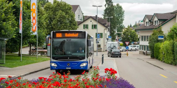 Bus Richtung Wetzikon Bahnhof Zentrum Wetzikon (ZH). Bus Richtung Wetzikon Bahnhof Zentrum Wetzikon (ZH).