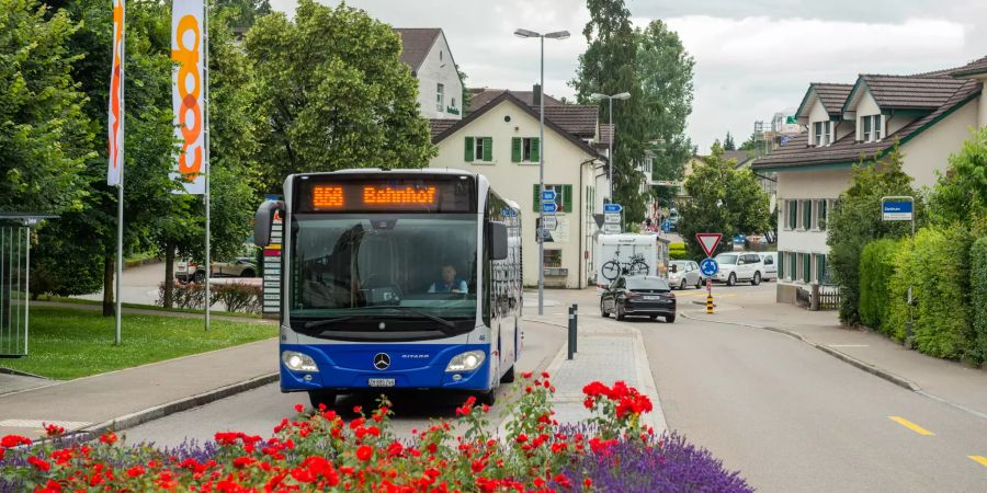 Bus Richtung Wetzikon Bahnhof (ZH).