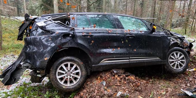 Die Lenkerin verletzte sich beim Selbstunfall. Selbstunfall