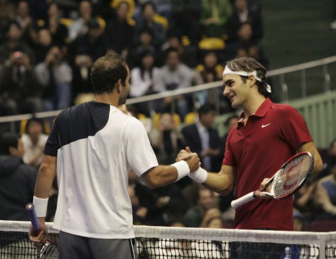 Pete Sampras (l.) war das grosse Vorbild vom jungen Roger Federer (r.). Nun stellt sich der Ami in der GOAT-Debatte gegen den Schweizer. (Archivbild) Pete Roger Federer