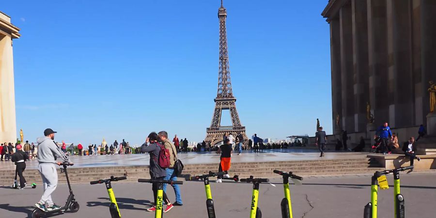 In Paris werden E-Scooter verboten. (Archiv)