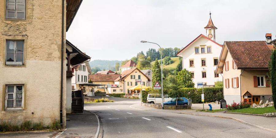 Hauptstrasse in Bottenwil Dorf.