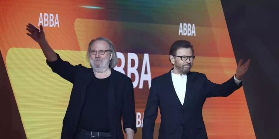 Abba sind zurück - hier vertreten durch Björn Ulvaeus (r) und Benny Andersson. Foto: Daniel Karmann/dpa