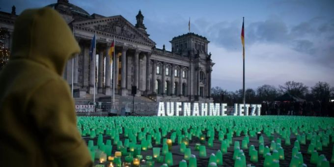 Protestaktion für Aufnahme von Migranten in Berlin Protestaktion für Aufnahme von Migranten in Berlin
