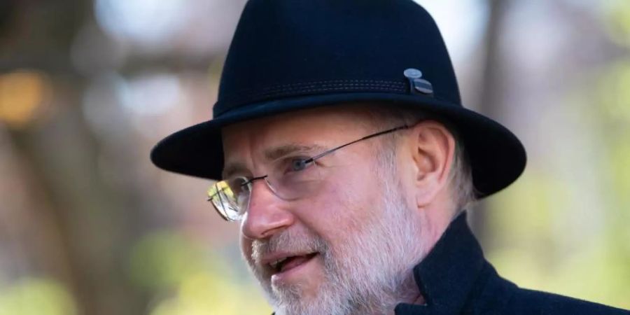 Harald Lesch, Autor, Astrophysiker, Fernsehmoderator und Philosoph, wurde als «Hutträger des Jahres 2021» und mit einem goldenen Hut ausgezeichnet. Foto: Sven Hoppe/dpa/Archiv