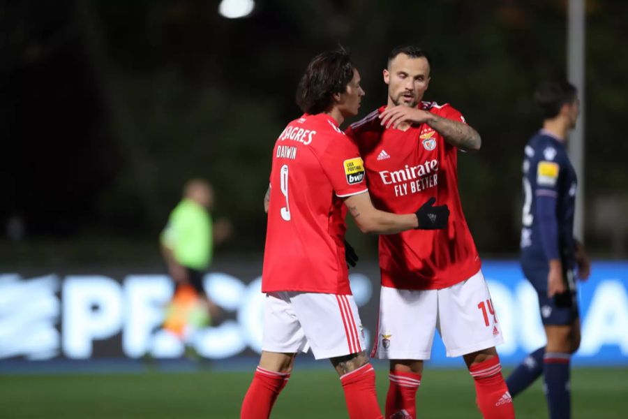 Nach der Pause verletzten sich drei Spieler von Belenenses, weshalb das Spiel schliesslich abgebrochen werden musste.