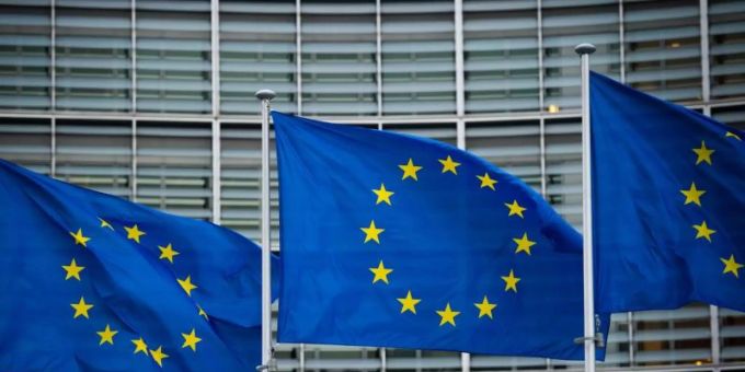 Die EU-Kommission fördert den Aufbau eines europäischen Newsrooms mit 1,8 Millionen Euro. Foto: Arne Immanuel Bänsch/dpa Die EU-Kommission fördert den Aufbau eines europäischen Newsrooms mit 1,8 Millionen Euro. Foto: Arne Immanuel Bänsch/dpa