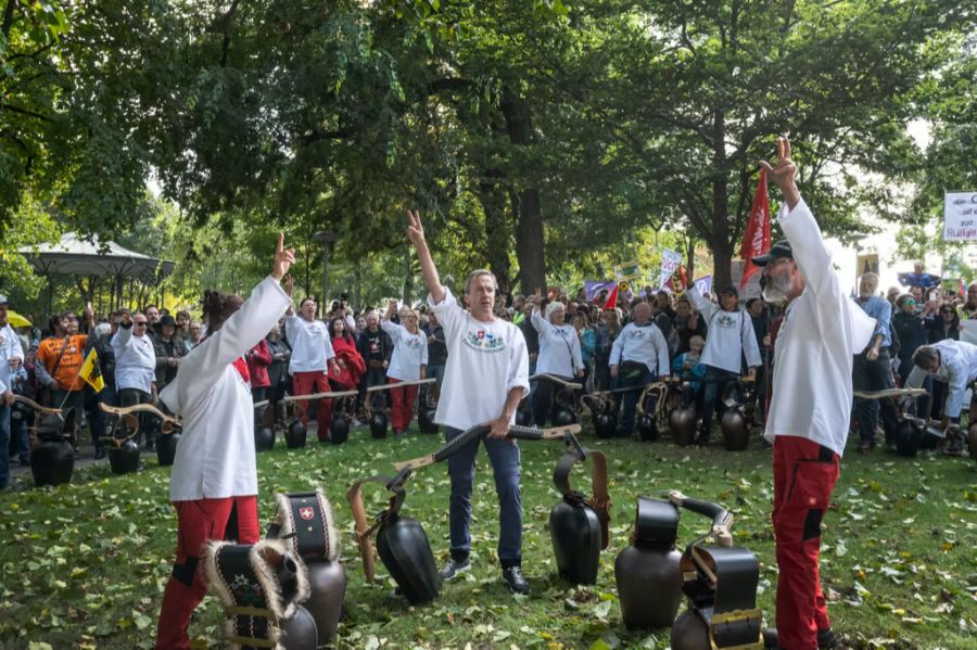 Angeführt wurde der Protest durch die Freiheitstrychler.